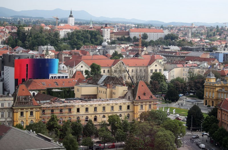 Pogled na krov Muzeja za umjetnost i obrt koji se nadavno urušio