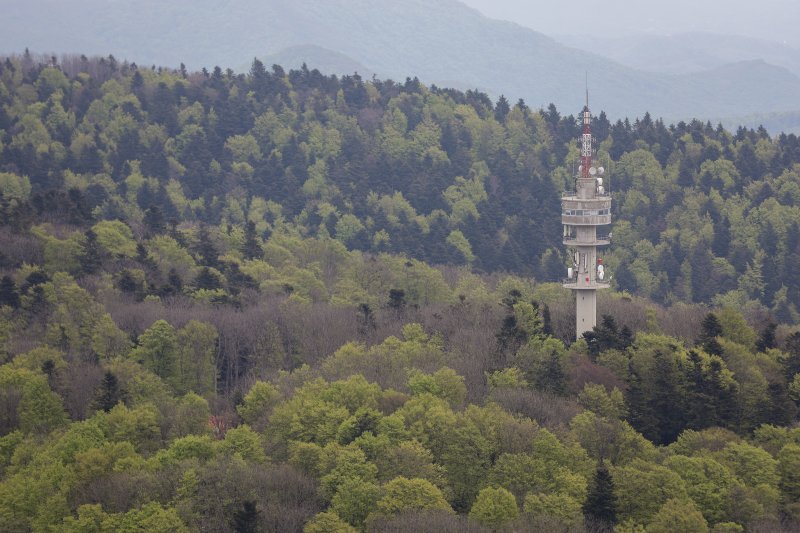 Pogled na Medvednicu i Zagreb s tornja na Sljemenu