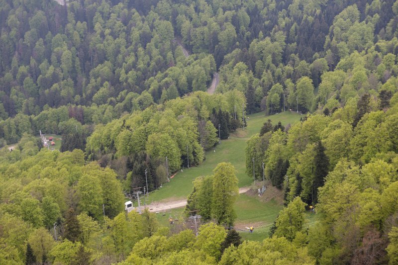 Pogled na Medvednicu i Zagreb s tornja na Sljemenu