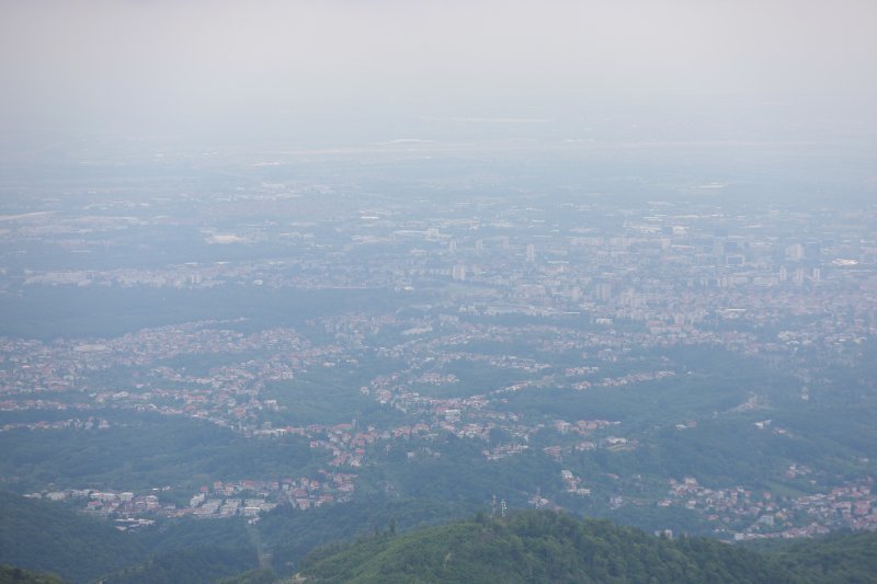 Pogled na Medvednicu i Zagreb s tornja na Sljemenu