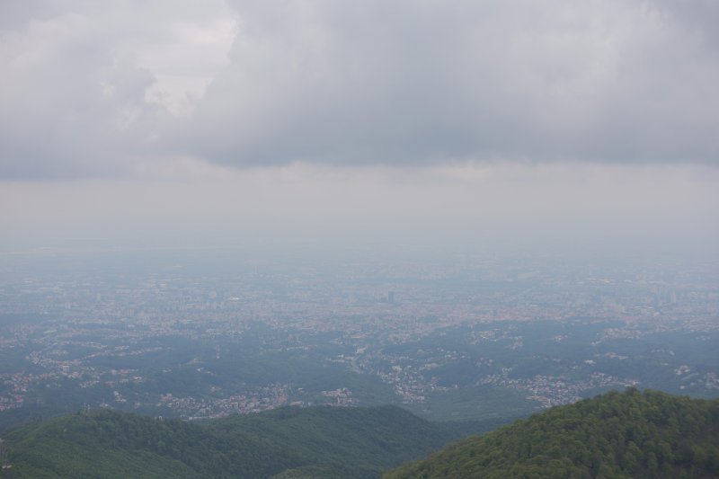 Pogled na Medvednicu i Zagreb s tornja na Sljemenu