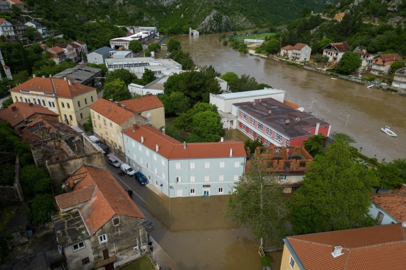 Poplavljeni Obrovac iz zraka