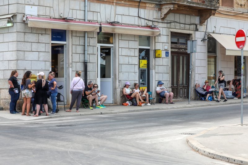 Fanovi od jutra čekaju koncert Robbiea Williamsa