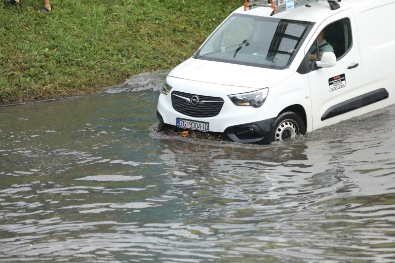 Podvožnjak u Selskoj potpuno je potopljen