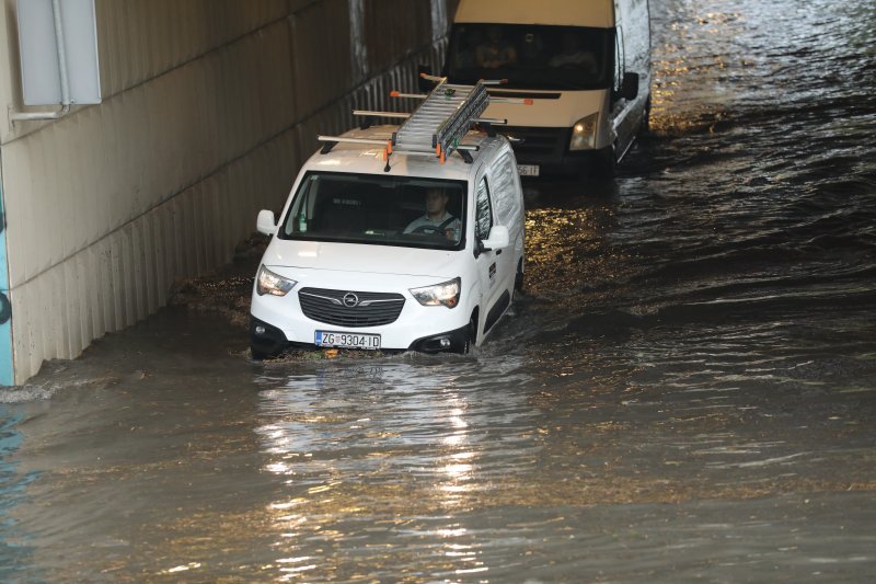 Podvožnjak u Selskoj potpuno je potopljen