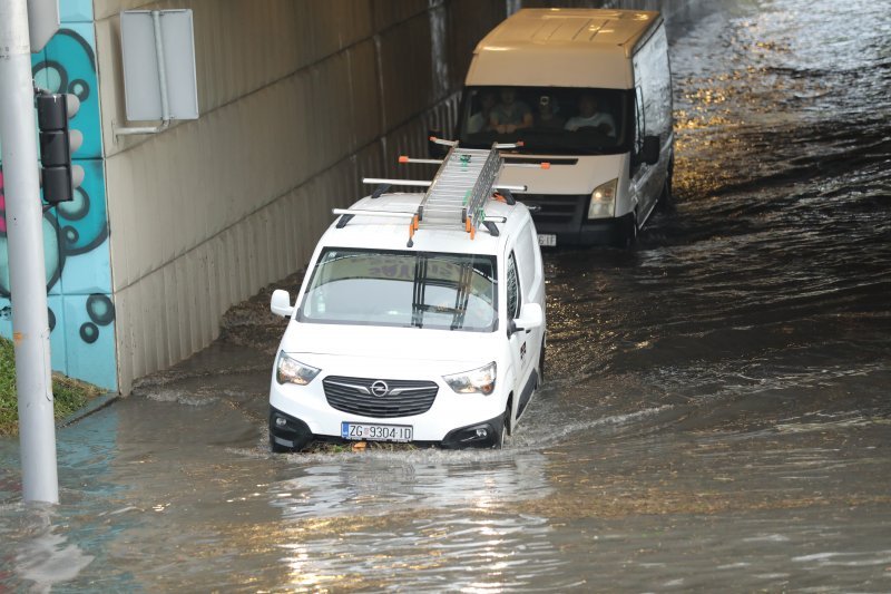 Podvožnjak u Selskoj potpuno je potopljen