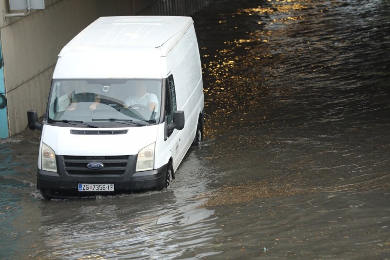 Podvožnjak u Selskoj potpuno je potopljen