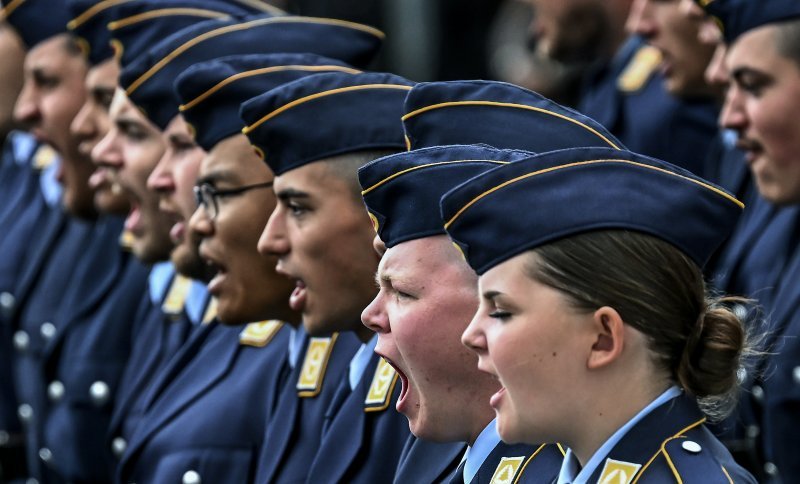 Novaci tijekom službene ceremonije polaganja prisege njemačkih oružanih snaga u ministarstvu obrane u Berlinu.