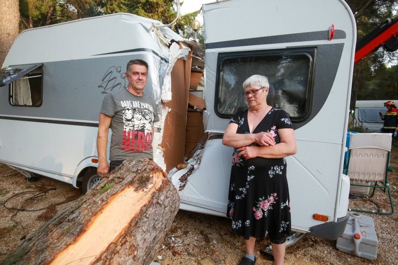 Jak vjetar popraćen obilnom kišom poharao Novigrad i okolicu