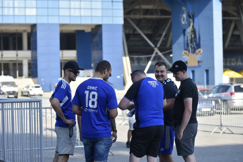 Dinamo - AEK, navijači ispred stadiona