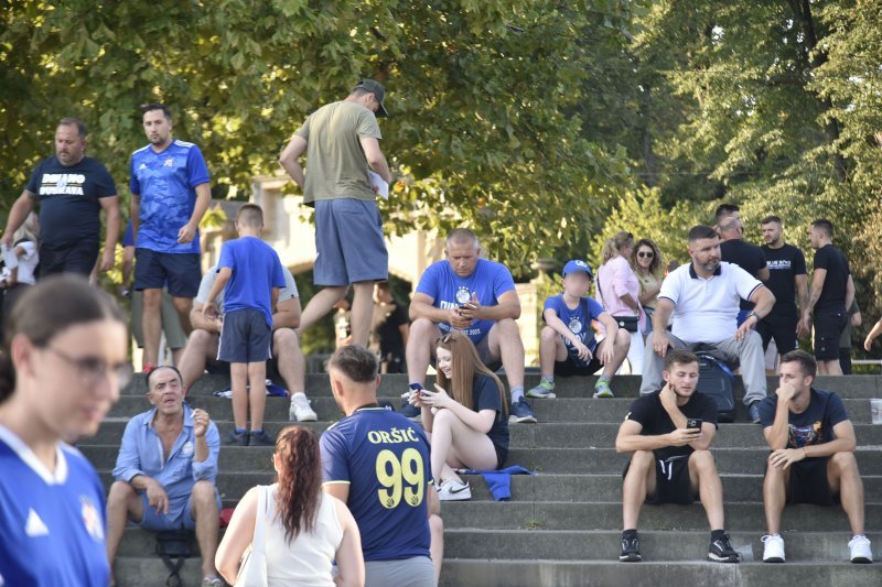 Dinamo - AEK, navijači ispred stadiona