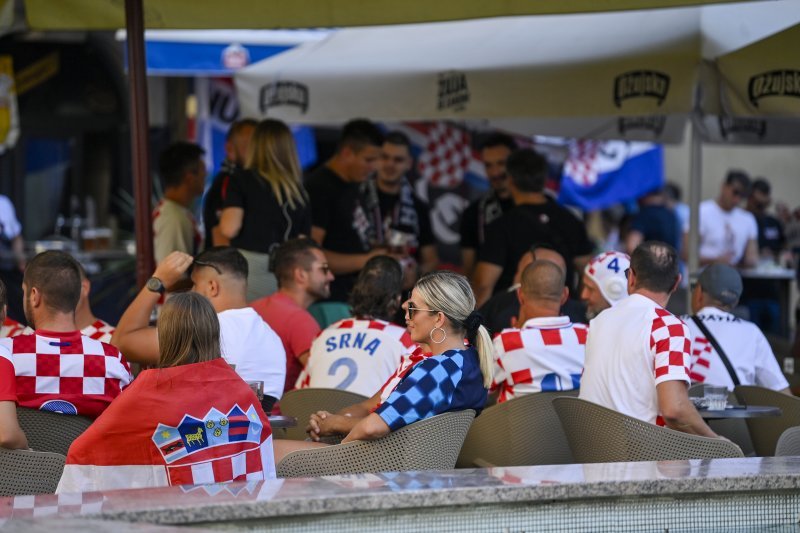 Hrvatski navijači uoči Latvije