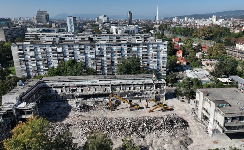 Rušenje zgrade bivše Zagrebačke banke u Paromlinskoj ulici