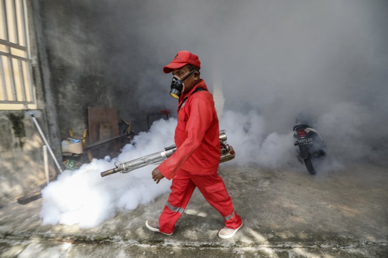 Zaprašivanje protiv komaraca u Indoneziji u svrhu spriječavanja širenja denga groznice.