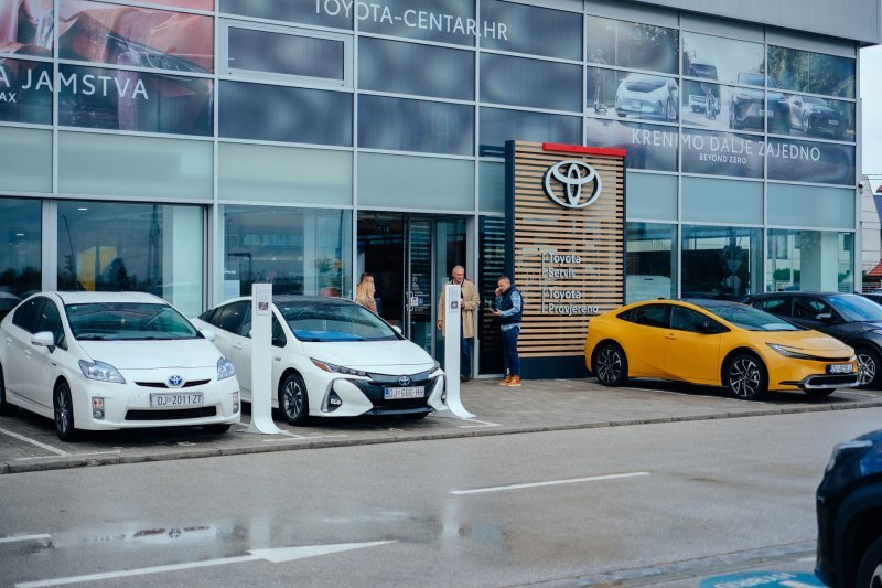 Toyota Prius slavi 25 godina