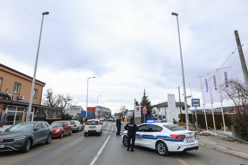 Teretni vlak na Samoborskoj cesti zahvatio električne vodove, promet obustavljen