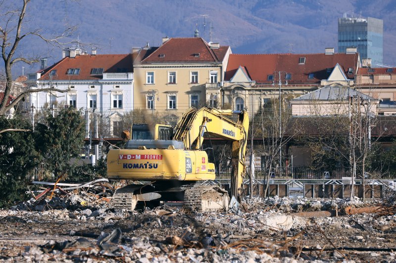 Srušena stara zgrada Zabe u Paromlinskoj