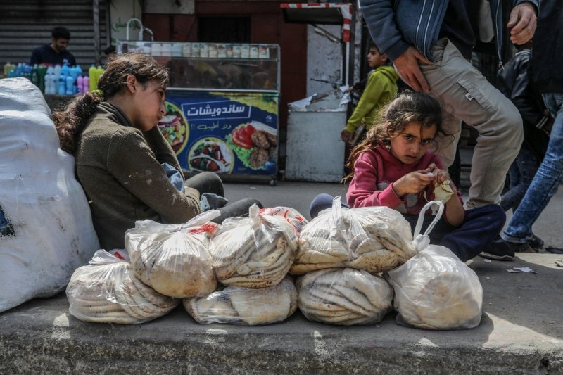 Palestinci u Rafahu, koji je redovito raketira izraelska vojska, pokušavaju održati svakodnevni život pod ograničenim sredstvima i teškim uvjetima.