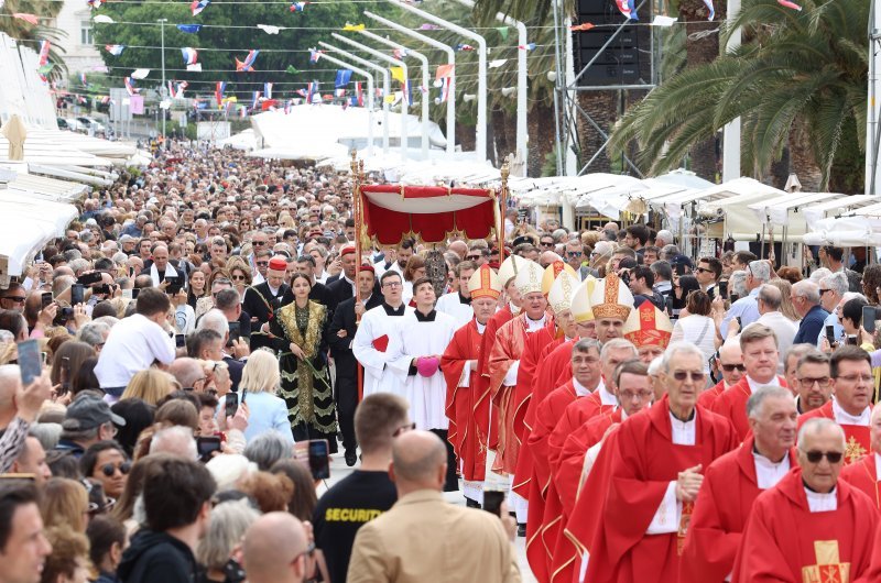 Svečana procesija i sveta misa u čast svetog Duje u Splitu