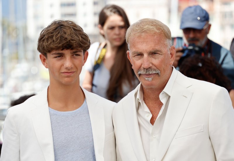 Hayes i Kevin Costner