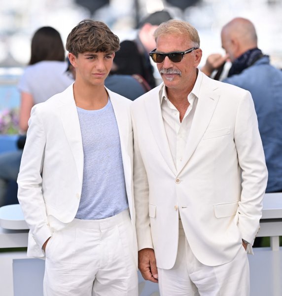 Hayes i Kevin Costner