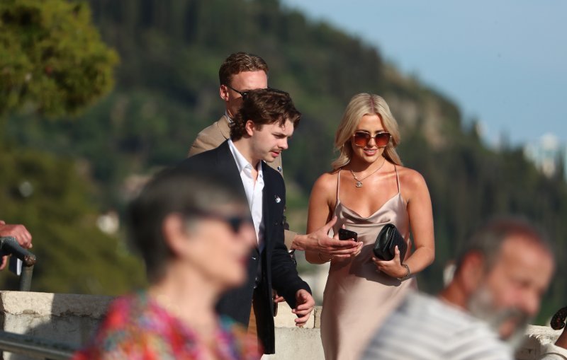Bivša miss Velike Britanije Eden McAllister  u društvu dečka dolazi na primanje povodom svadbe Liama Stewart i Nicole Artukovich