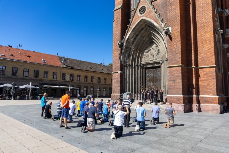 Molitelji i prosvjednici