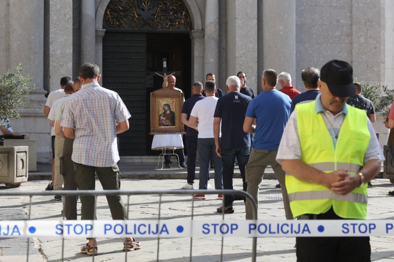 Molitelji i prosvjednici