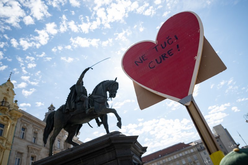 Molitelji i prosvjednici