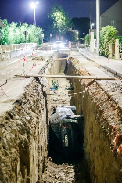 Vozač upao u kanal u Solinu