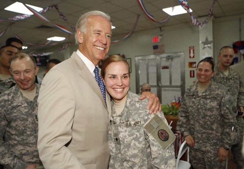 Joe Biden s vojnicima u Iraku 2009.