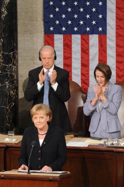 Joe Biden, Angela Merkel i Nancy Pelosi 2009.