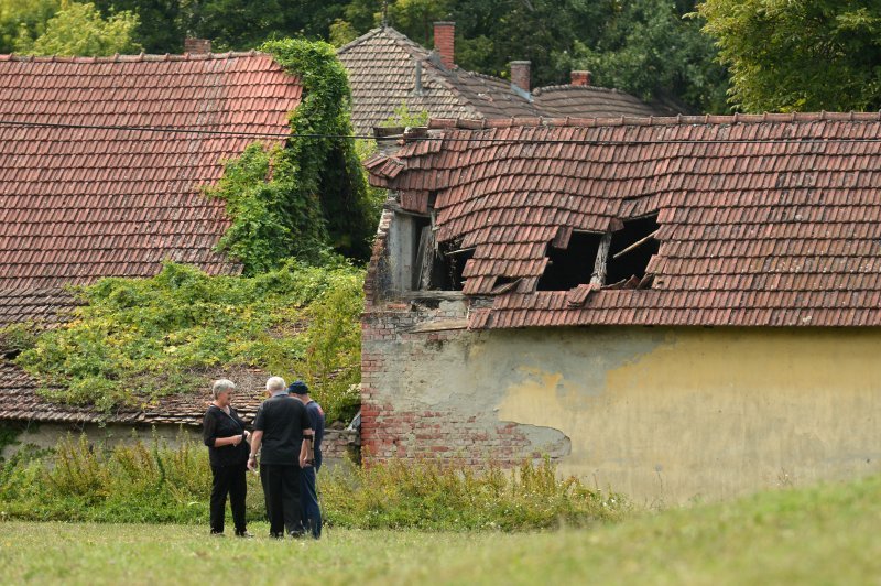 Sprovod njegovatelja Damira Fijale ubijenog u masakru u Daruvaru