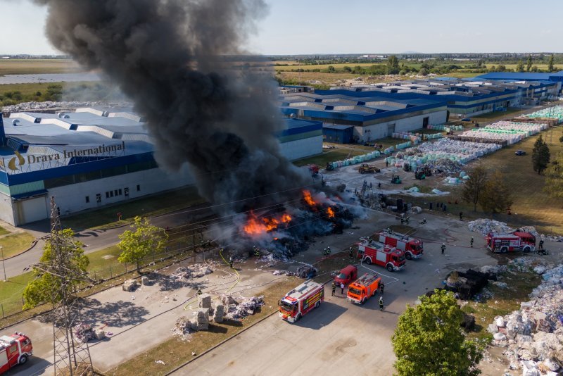 Požar u Dravi International iz zraka