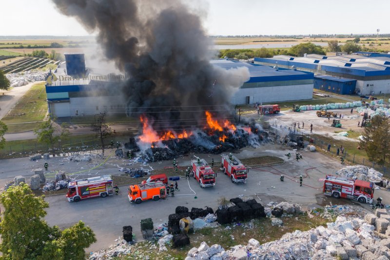 Požar u Dravi International iz zraka