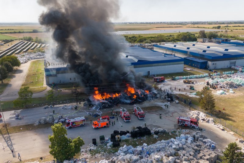 Požar u Dravi International iz zraka