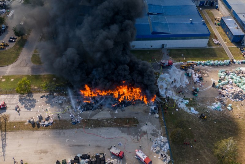 Požar u Dravi International iz zraka