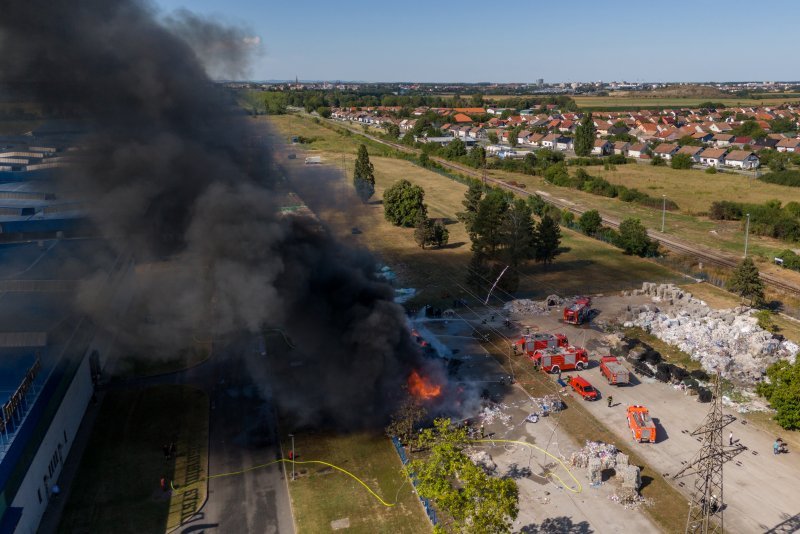 Požar u Dravi International iz zraka