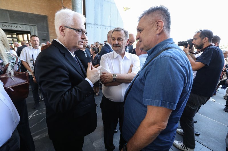 Ivo Josipović na pogrebu Predraga Matića