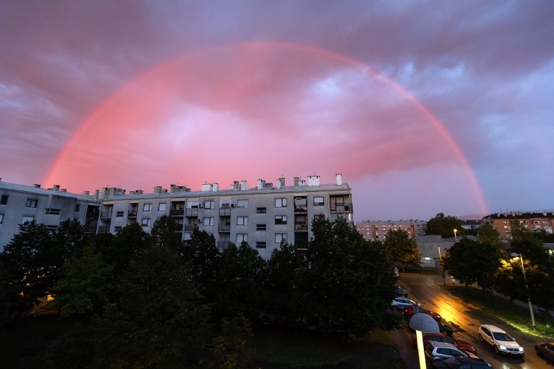 Svitanje i duga na istoku Zagreba