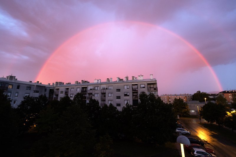 Svitanje i duga na istoku Zagreba