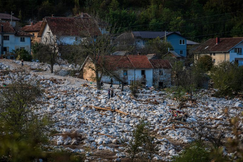 Pogled iz zraka na odron i posljedice poplava koje su pogodile BiH