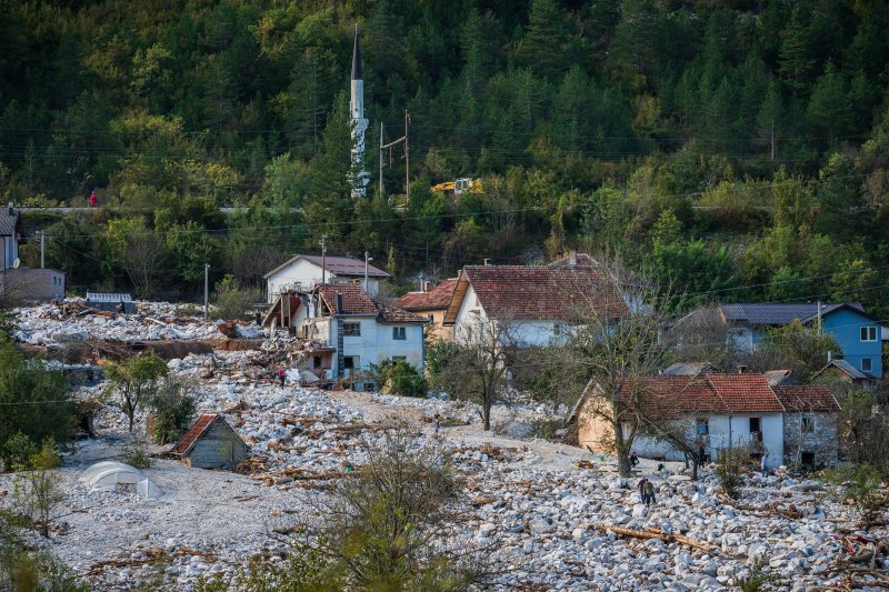 Pogled iz zraka na odron i posljedice poplava koje su pogodile BiH