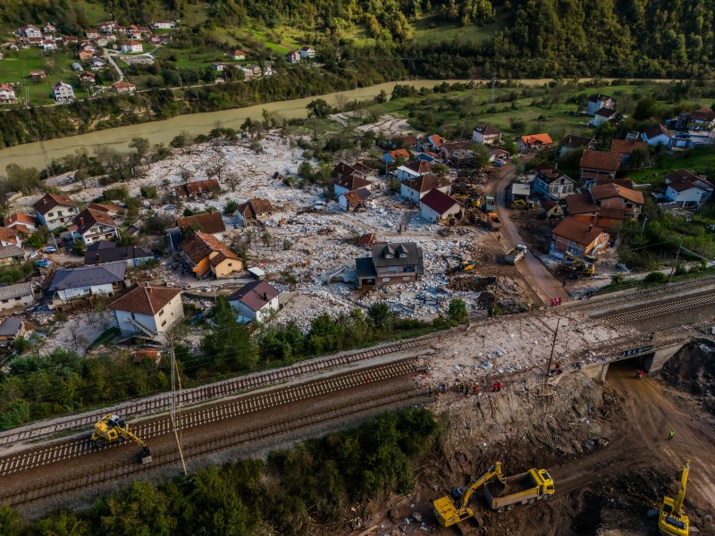 Pogled iz zraka na odron i posljedice poplava koje su pogodile BiH