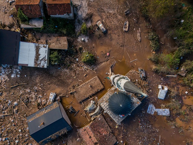 Pogled iz zraka na odron i posljedice poplava koje su pogodile BiH