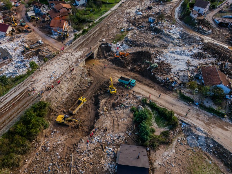 Pogled iz zraka na odron i posljedice poplava koje su pogodile BiH