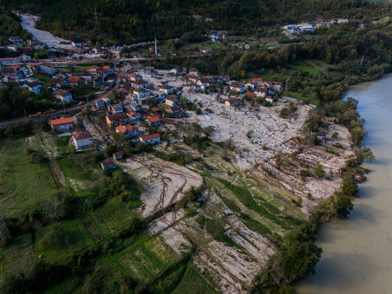 Pogled iz zraka na odron i posljedice poplava koje su pogodile BiH