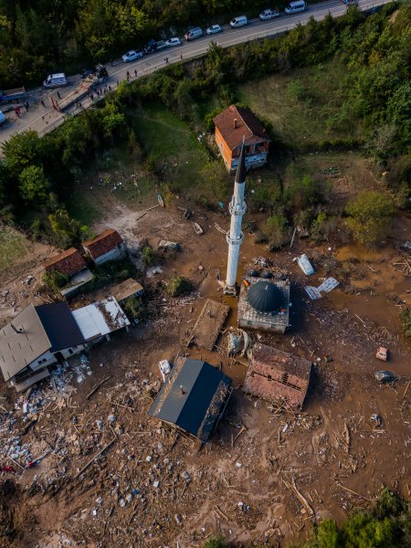 Pogled iz zraka na odron i posljedice poplava koje su pogodile BiH