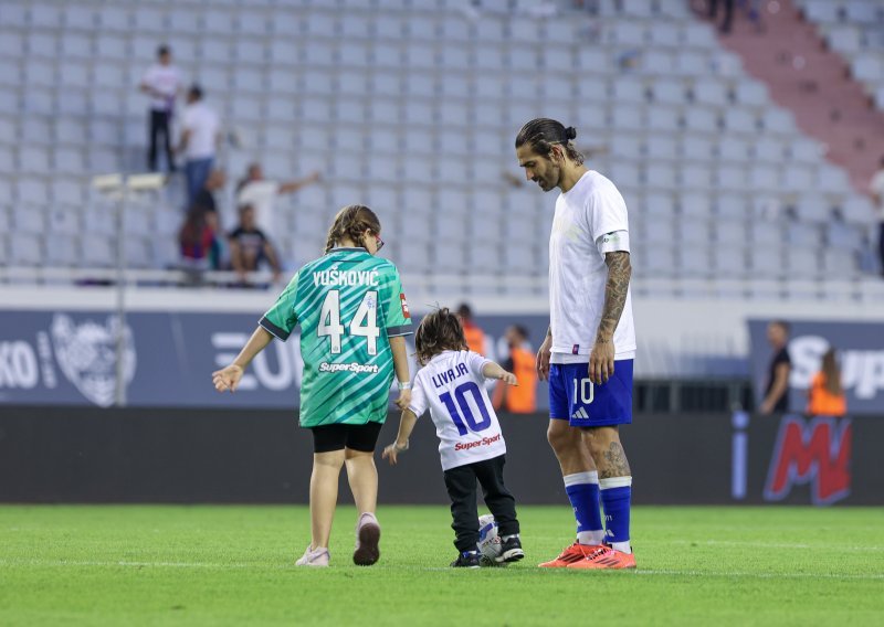 Marko Livaja s obitelji nakon utakmice