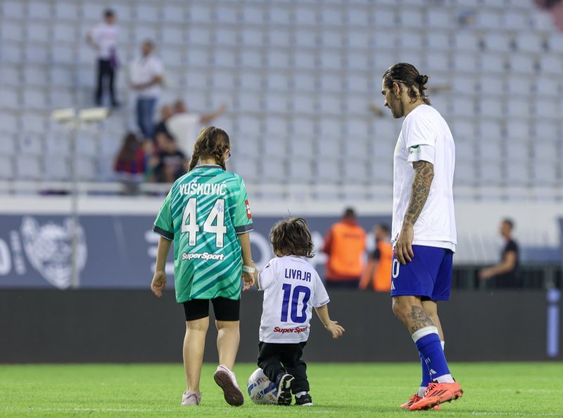 Marko Livaja s obitelji nakon utakmice